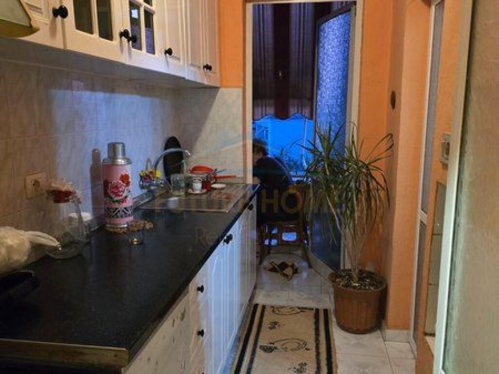 Shitet , Apartament 1+1, Selvia, Tiranë. 