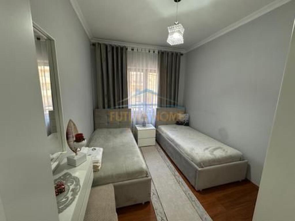 Shitet, Apartament 2+1+2, Unaza e Re, Tiranë