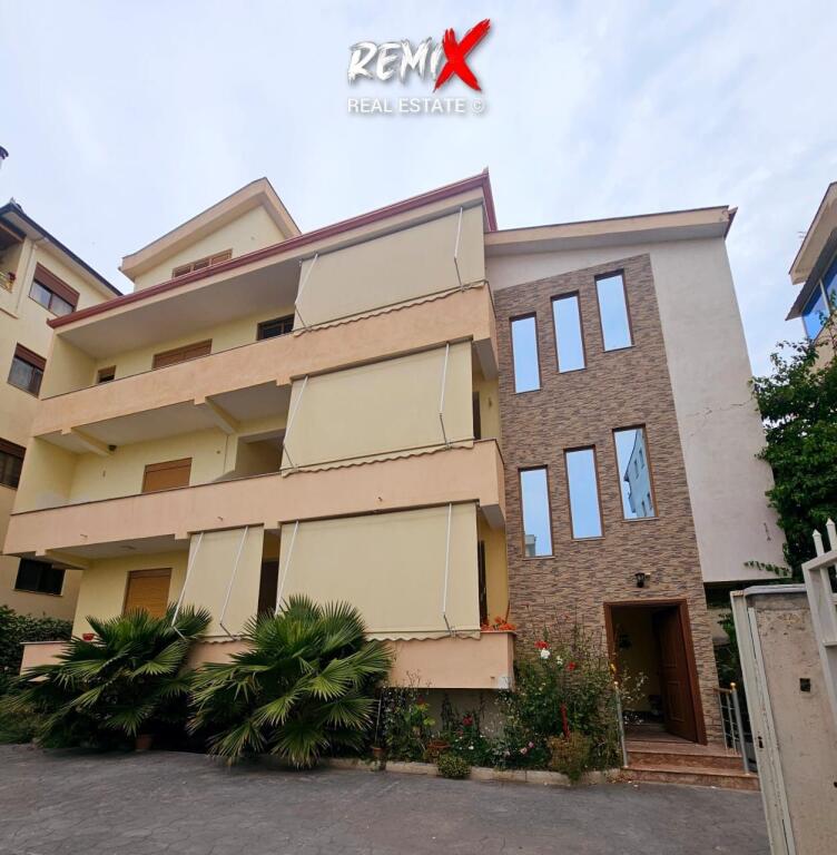 4-FLOOR HOUSE FOR BUSINESS IN PLEPA, DURRES