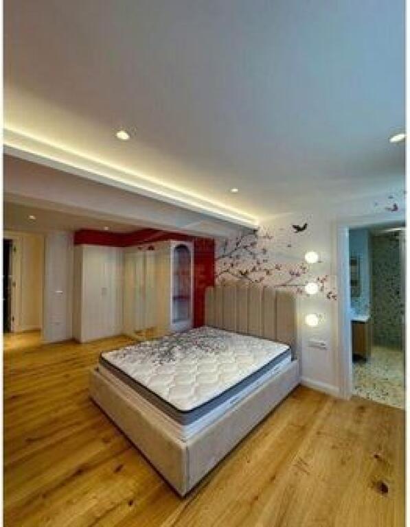 Shitet, Penthouse 3+1+3+2 Poste Parkimi, Liqeni i Thate, Tirane.