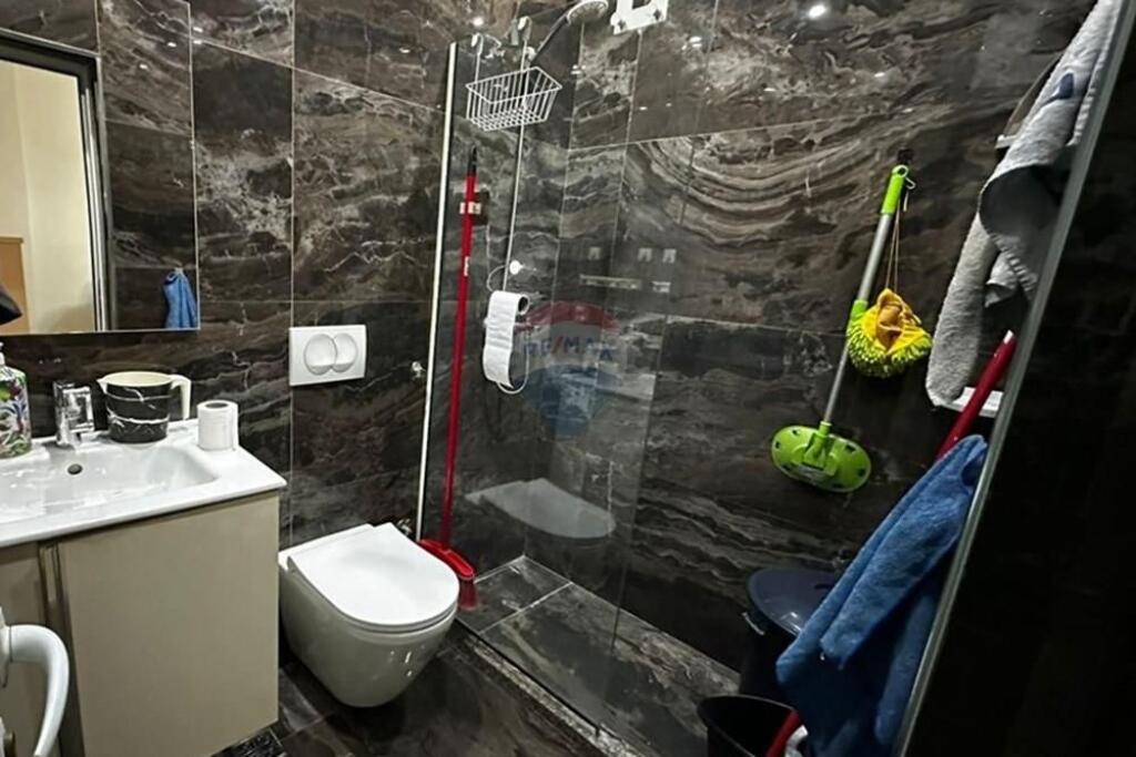 Apartament - Për Qira - Bllok