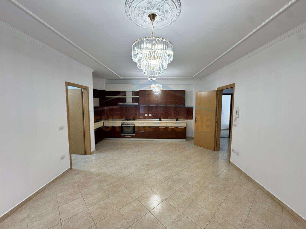 Shitet , Apartament 2+1+2 te “Lin” Yzberisht , Tirane