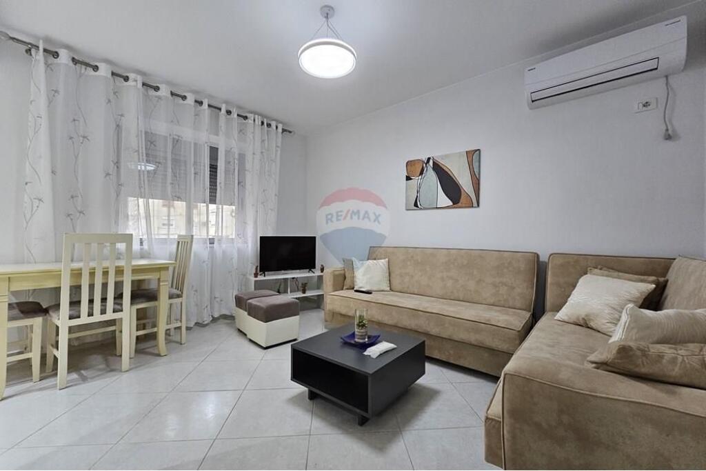 Apartament 1+1 me qira tek Shkolla E Baletit!