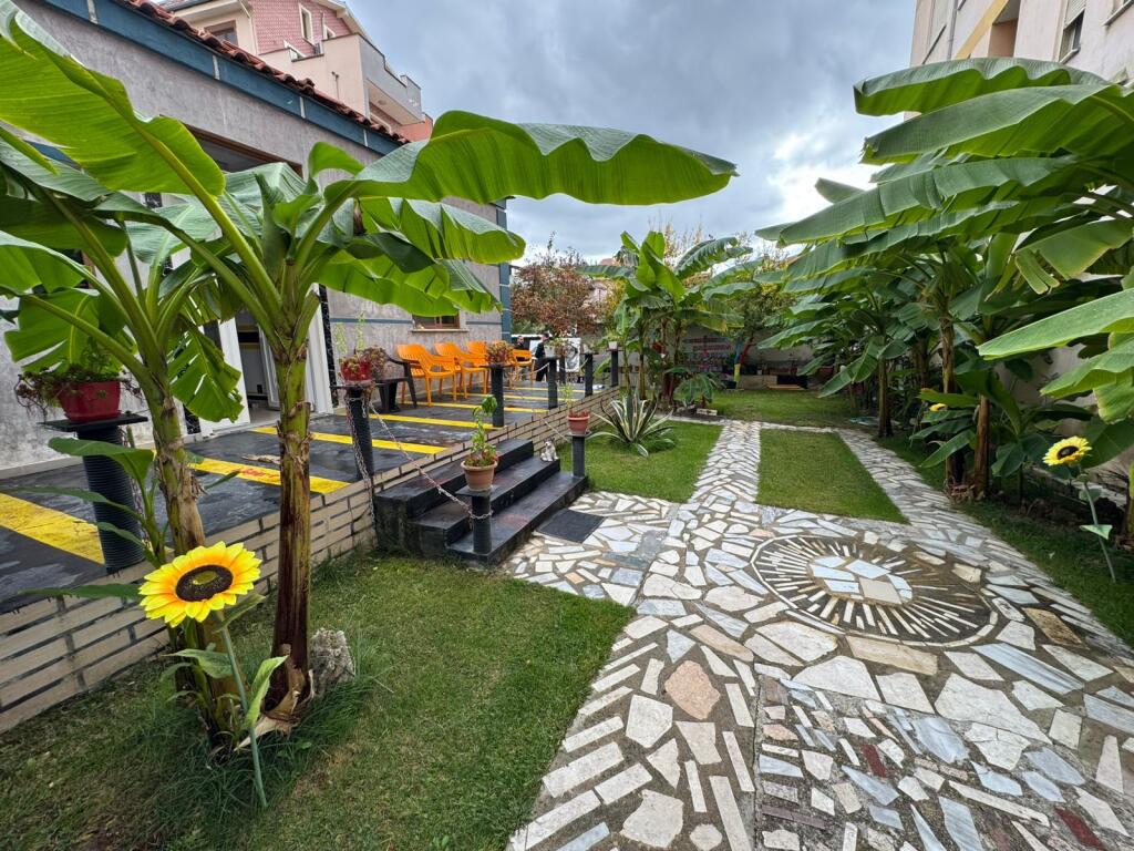 VENDESI PRIVATO IN VENDITA VIA GRAMOZ PASHKO MOLTO VICINO ALLA FACOLTÀ DI ECONOMIA