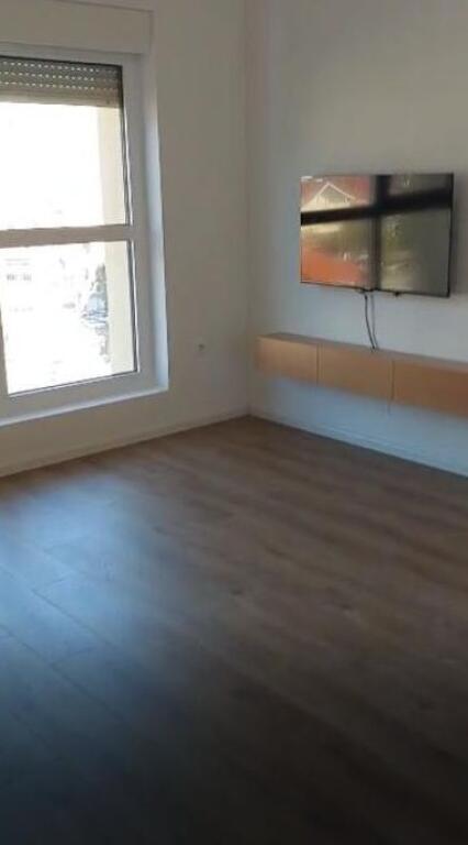 Appartamento 1+1 In Affitto a Ali Demi, Nel Complesso Kadiu, Tirana