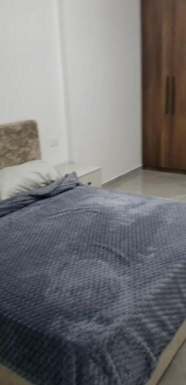 Jepet me Qera apartament 2+1 i sapo mobiluar 550€