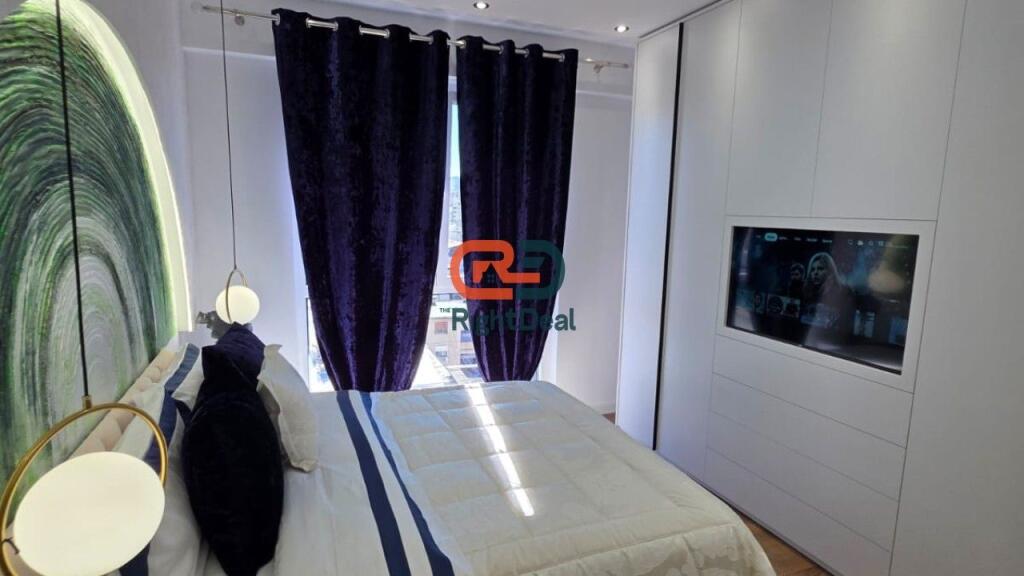 A 21 Dicembre, Vendesi Super Appartamento 2+1 Con Super Posizione!!!