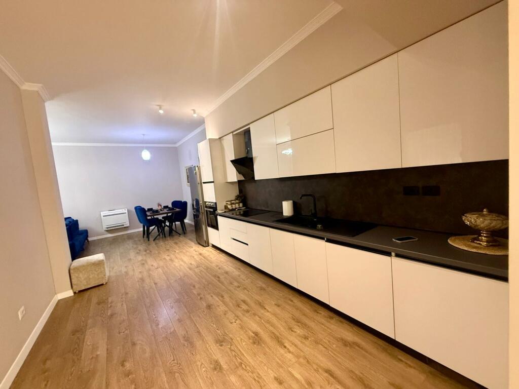 --Apartament 2+1 te Komuna e Parisit---