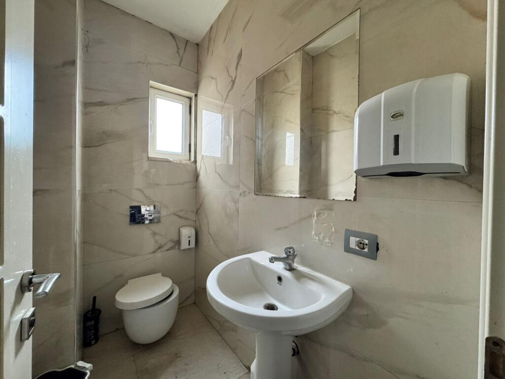 OPPORTUNITY!!! BUSINESS PREMISES FOR RENT IN THE CENTER OF GOLEMI!!!