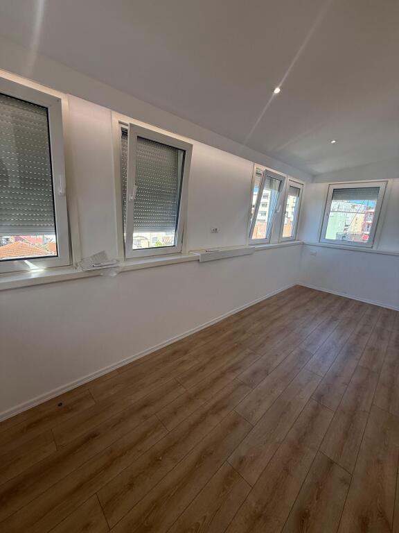 APARTAMENT 1+1 PER SHITJE PRANE QENDRES