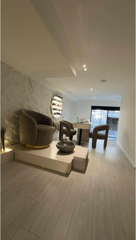 Locale professionale in affitto per estetiste delle unghie – Complesso MARGA!
