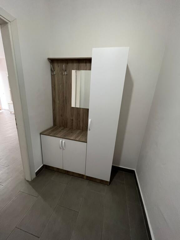 Apartment 2+1, Kamez!