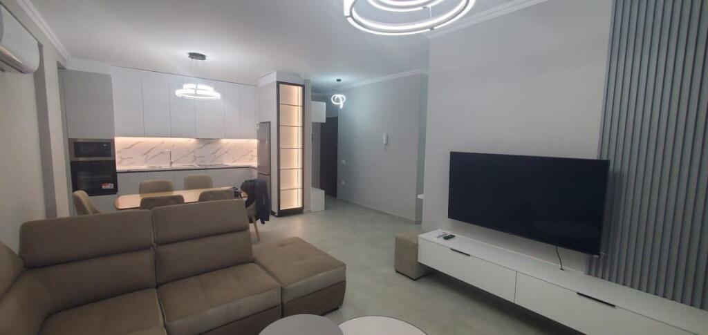 Affittasi appartamento 2+1+2+posto auto