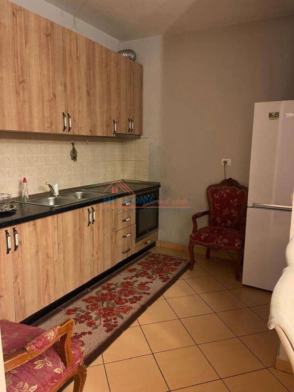 Apartament 1+1 me qira tek Pallati me Shigjeta Tirane