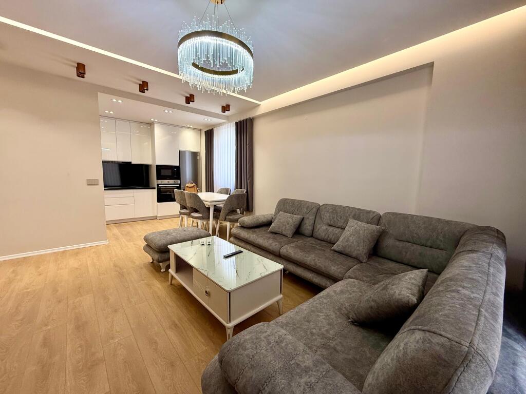 2+1+2 IN AFFITTO, LAGO ASCIUTTO