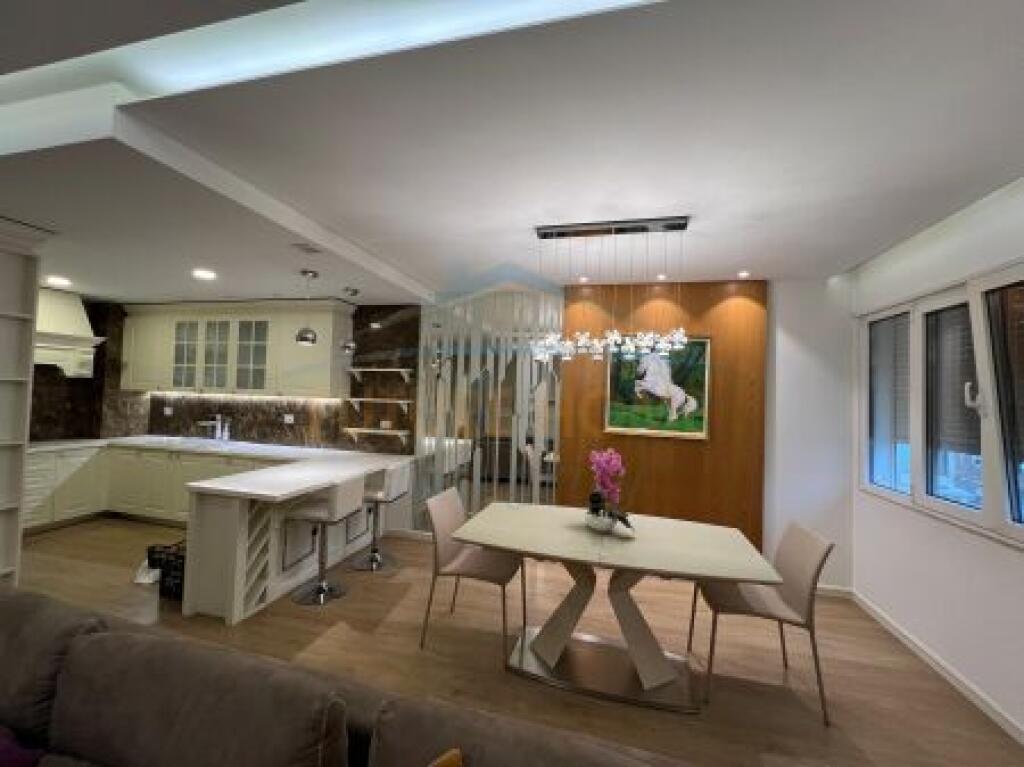 For sale, Apartment 2+1+2, New Bazaar, Tirana.