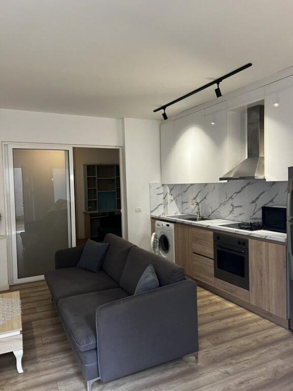 APARTAMENT ME QERA 1+1 RRUGA E BARRIKADAVE 500 EURO