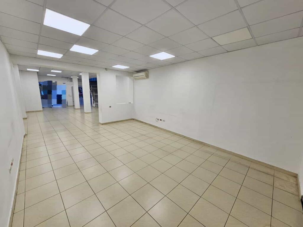 Edificio di 3 piani in affitto a Myslym Shyri (ID BZ2731) Tirana