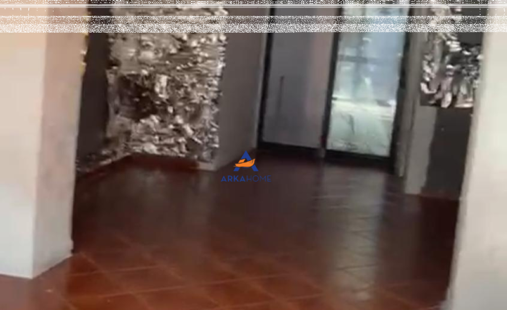 JEPET AMBIENT BIZNESI ME QERA 47M2 "RRUGA 4 DESHMORET,GJIMNAZI PARTIZANET" 40000 LEKE