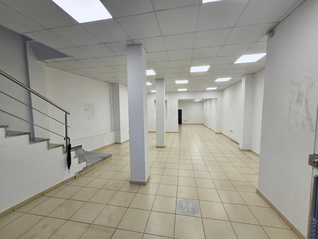 Edificio di 3 piani in affitto a Myslym Shyri (ID BZ2731) Tirana