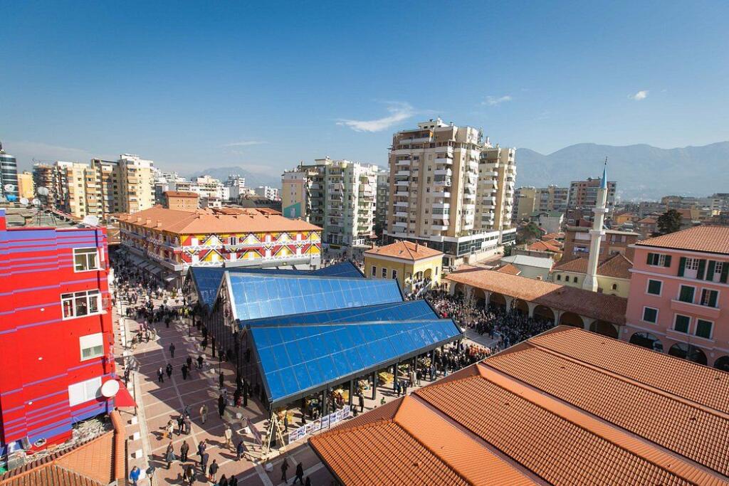 Apartment 2+1 +2 for sale near the New Market - Qemal Stafa Street