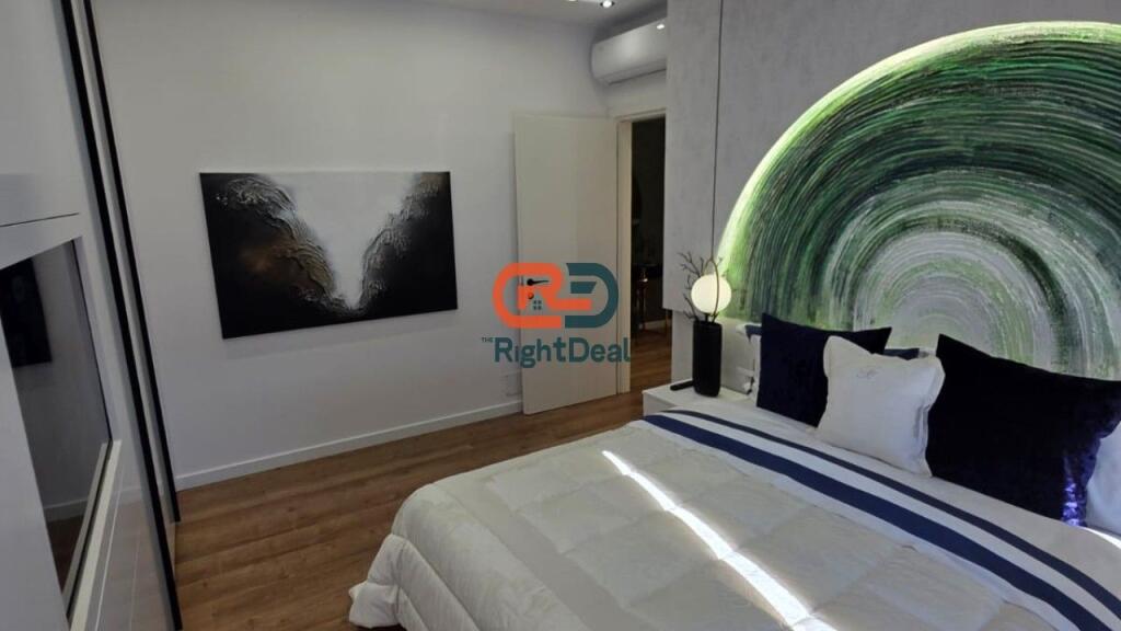 A 21 Dicembre, Vendesi Super Appartamento 2+1 Con Super Posizione!!!