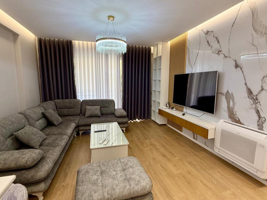 2+1+2 IN AFFITTO, LAGO ASCIUTTO