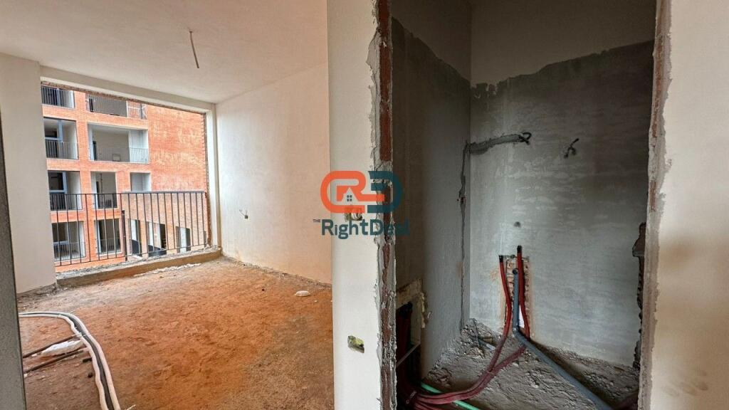 Tek Rruga Siri Kodra, Shitet Apartament 2+1+2 Shume Prane Bulevardit Te Ri!