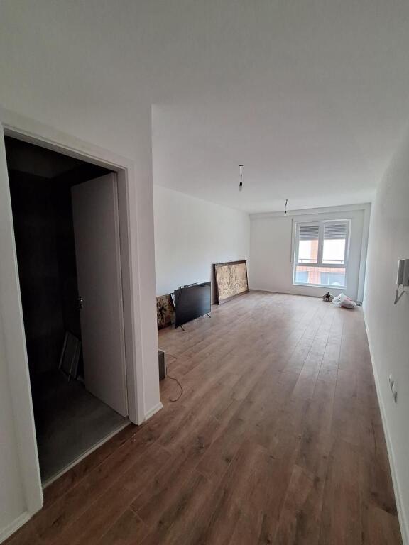 UFFICIO IN AFFITTO 40 M2 MYSLYM SHYRI 900 EURO
