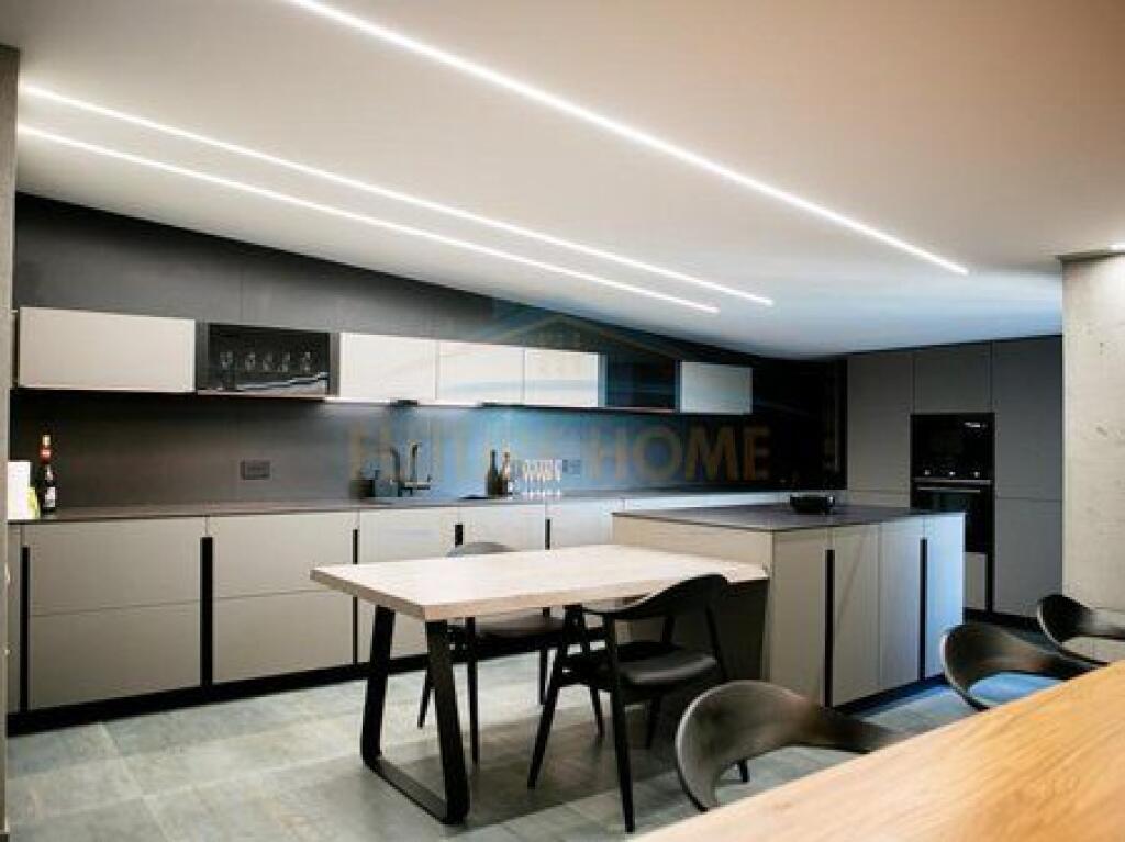 Shitet, Penthouse 3+1+3+2 Poste Parkimi, Liqeni i Thate, Tirane.