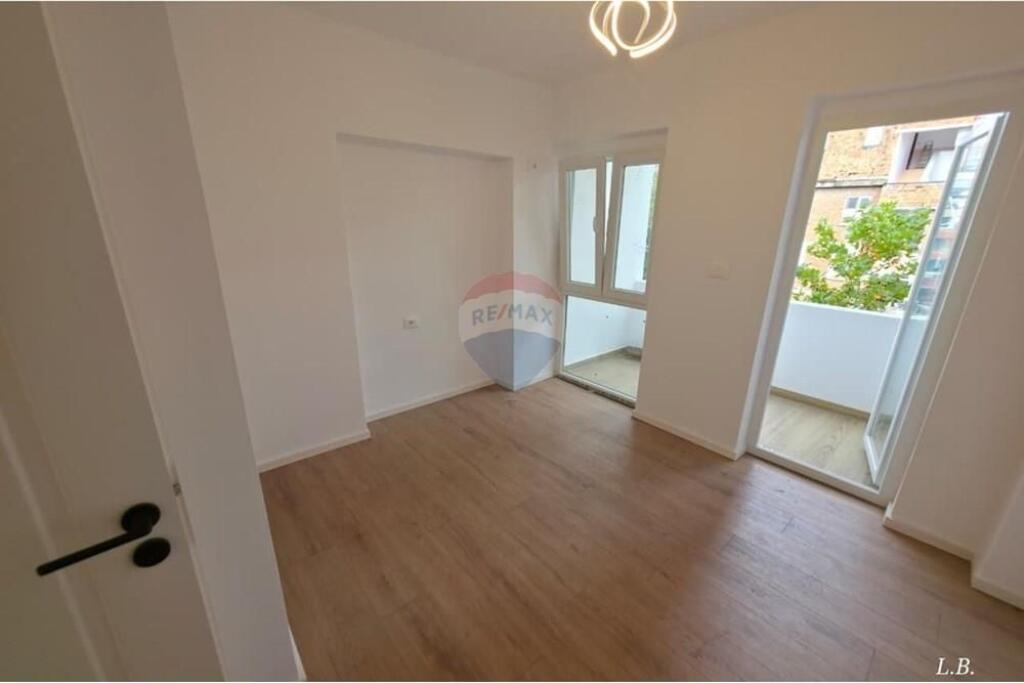 Shitet Apartament 2+1 në Rrugën e Kavajës !