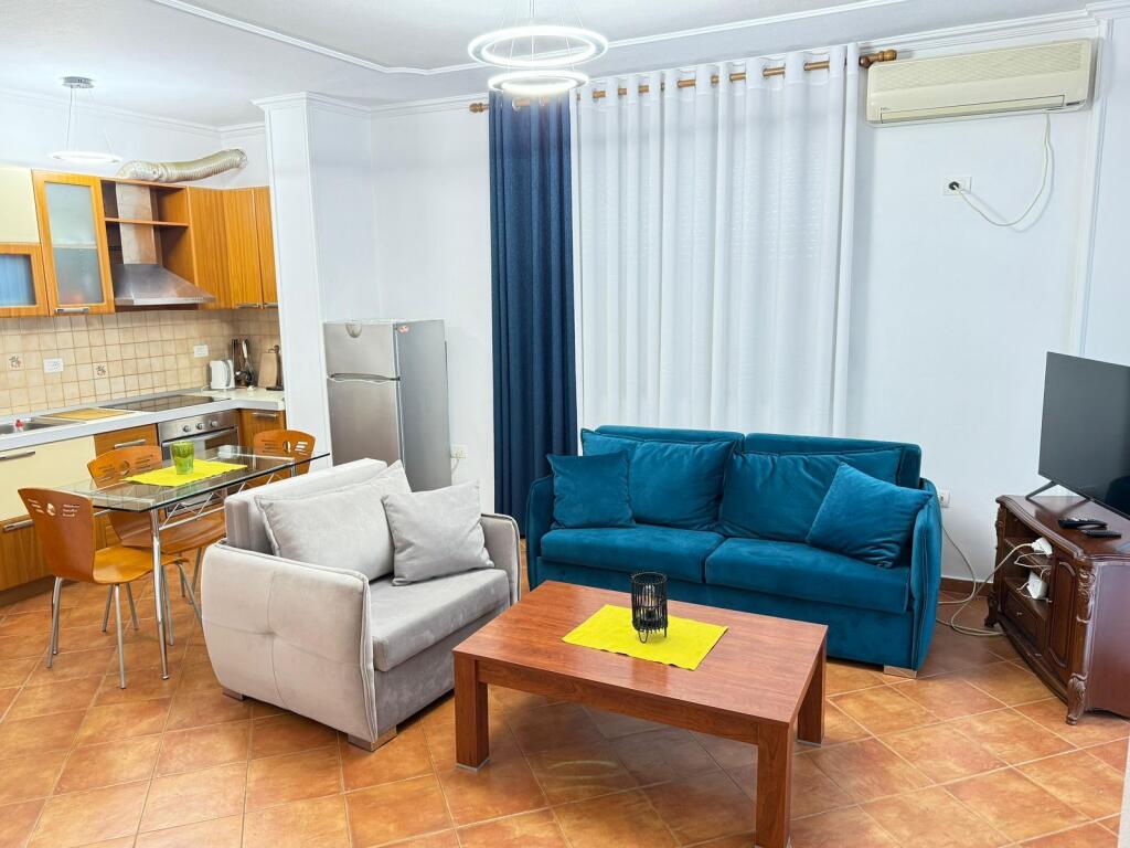 🏠 Jepet me qira apartament 1+1 📍 Zona: Myslym Shyri, Tiranë