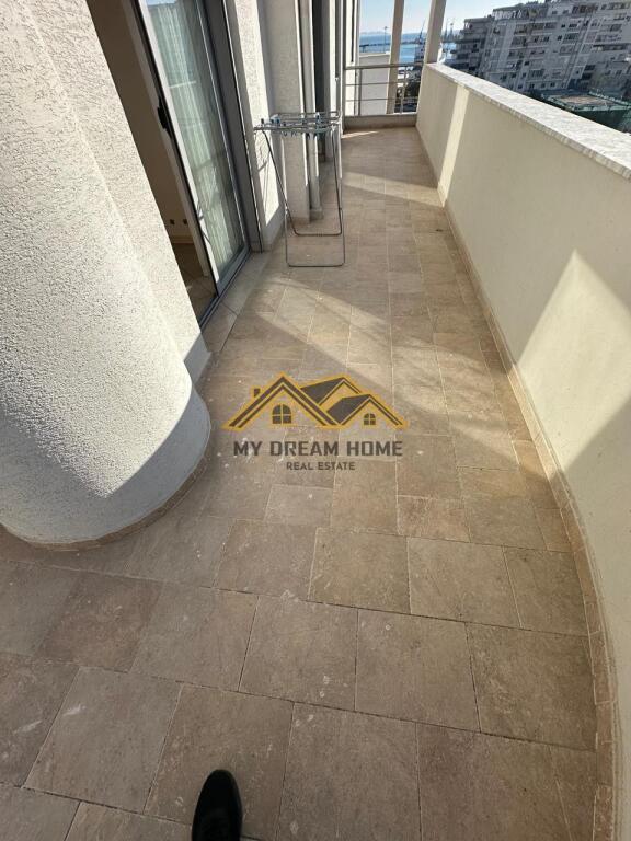 Shitet Apartament 3+1 Prane Stacionit Trenit Durres!