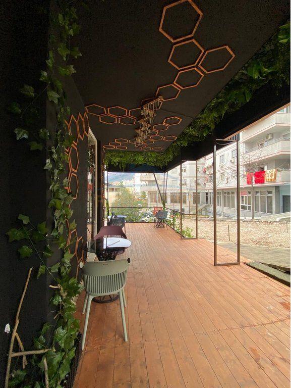 Shes bar Lounge, Fresk, Tiranë.