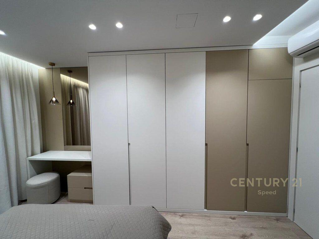 Apartment 1+1 + parking space on Barrikadave street, near the Center!