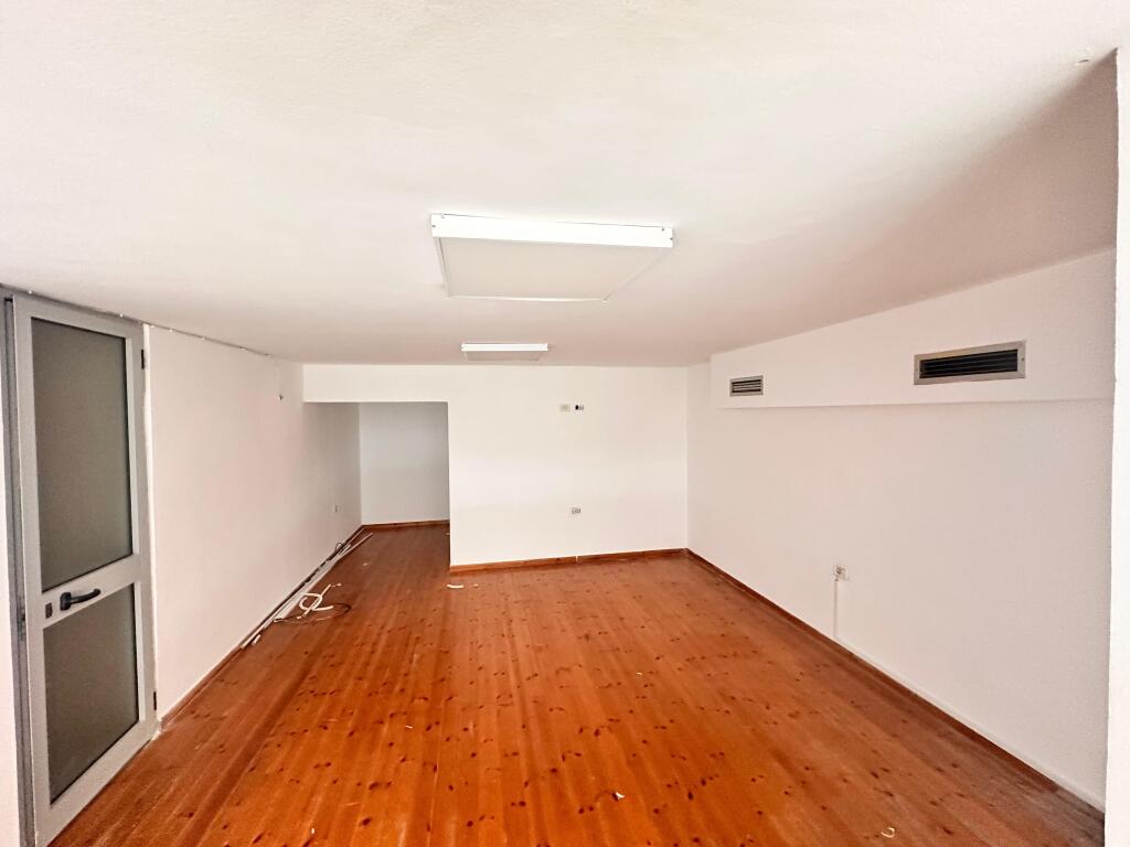 🏢 Dyqan me Qira – Ish Fusha e Aviacionit ✨