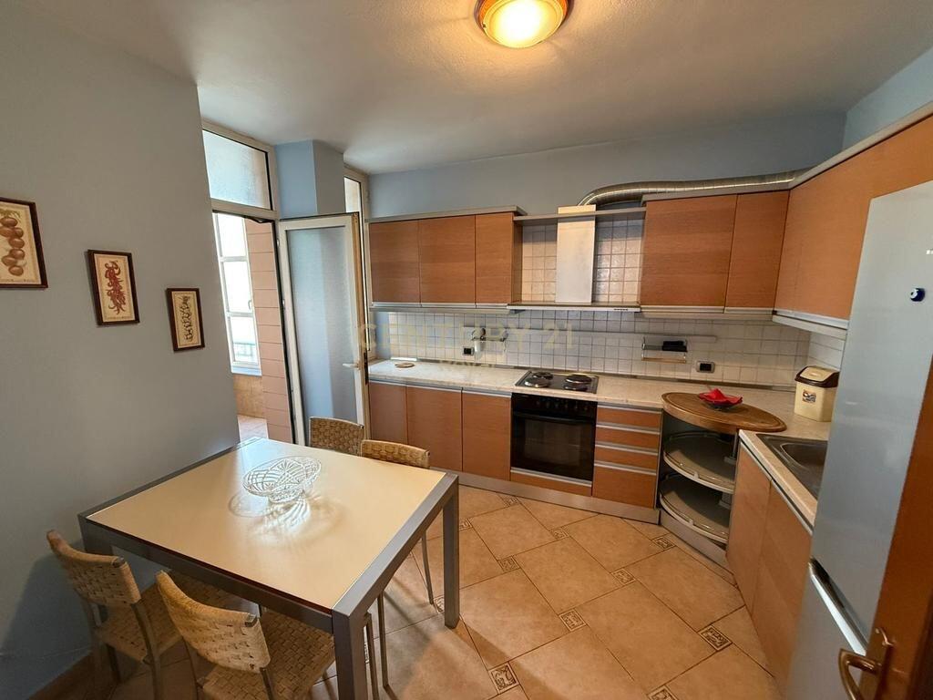 🏡 Jepet me Qira Apartament 2+1+2 – Rruga e Elbasanit, Tiranë