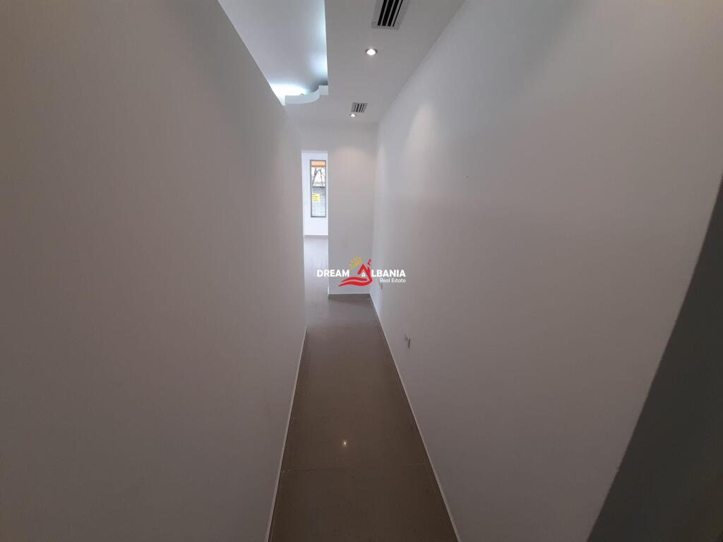 Zyrë me qera ne Rrugen e Bogdaneve prane Ambasades Polake, Tiranë (ID 4261117)