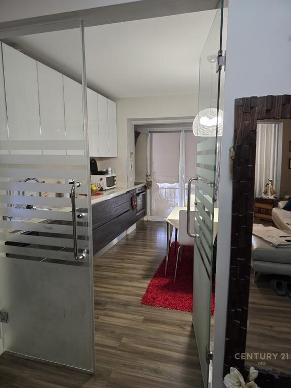 Apartament 3+1+2 per shitje ne zonen e Bllokut