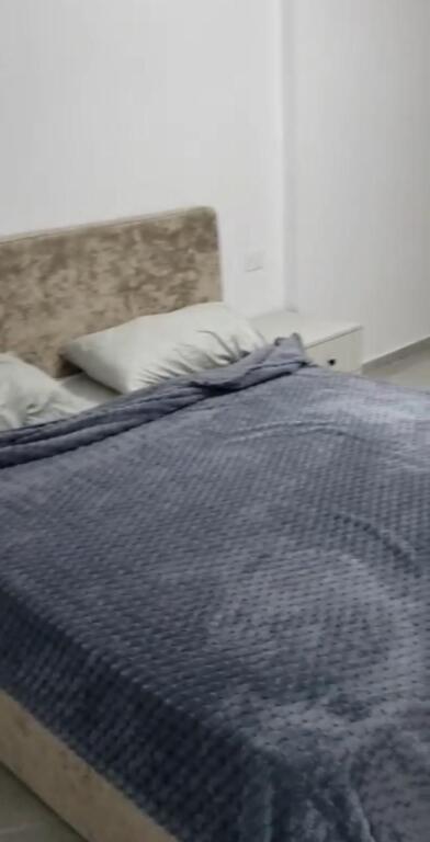 Jepet me qera Apartamenti 2+1 , Shkoze prane shkolles fillore Androkli Kostollari 550 mije leke