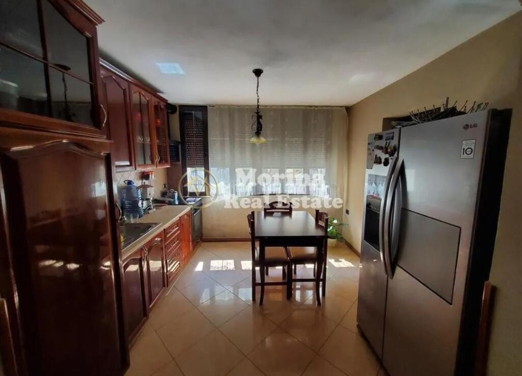 Shitet Apartament 3+2+1 ,21 Dhjetori, 231.750 Euro