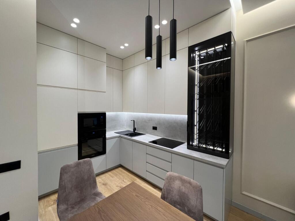 SUPER APPARTAMENTO IN AFFITTO 1+1 A SQUARE 21