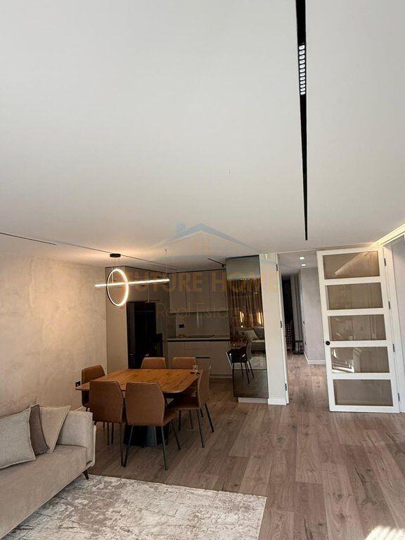 Shitet apartament 3+1+2+depo + 2 poste parkimi Kopshti Botanik