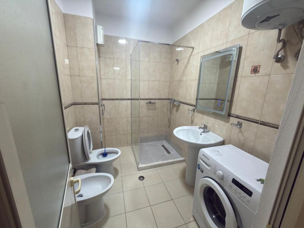 Jepet me Qira Apartament 1+1 tek nënkalimi i kopshtit botanik.