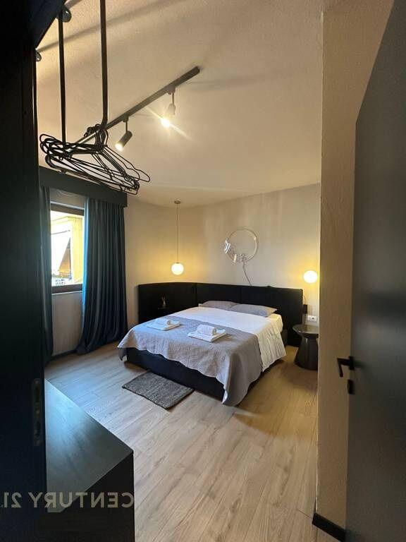 OFOHET ME QIRA APARTAMENT 1+1+BALLKON TEK BULEVARDI ZOGU I PARE