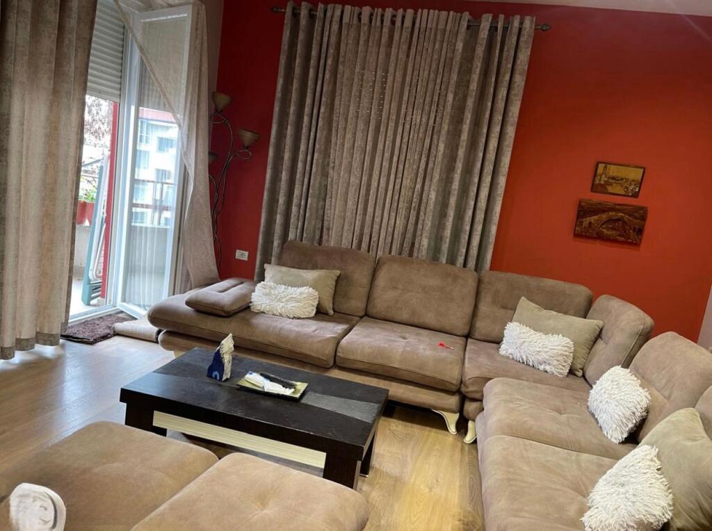 Apartament me qera 2+1 në Fresk!