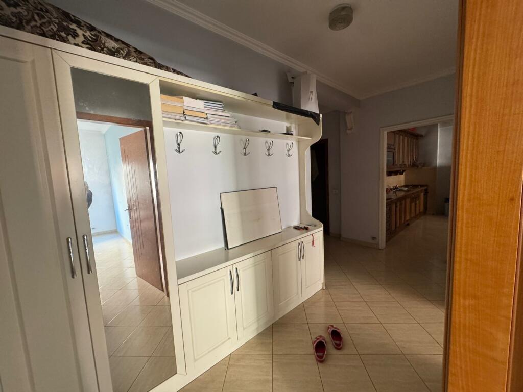 Appartamento 2+1, Astir!