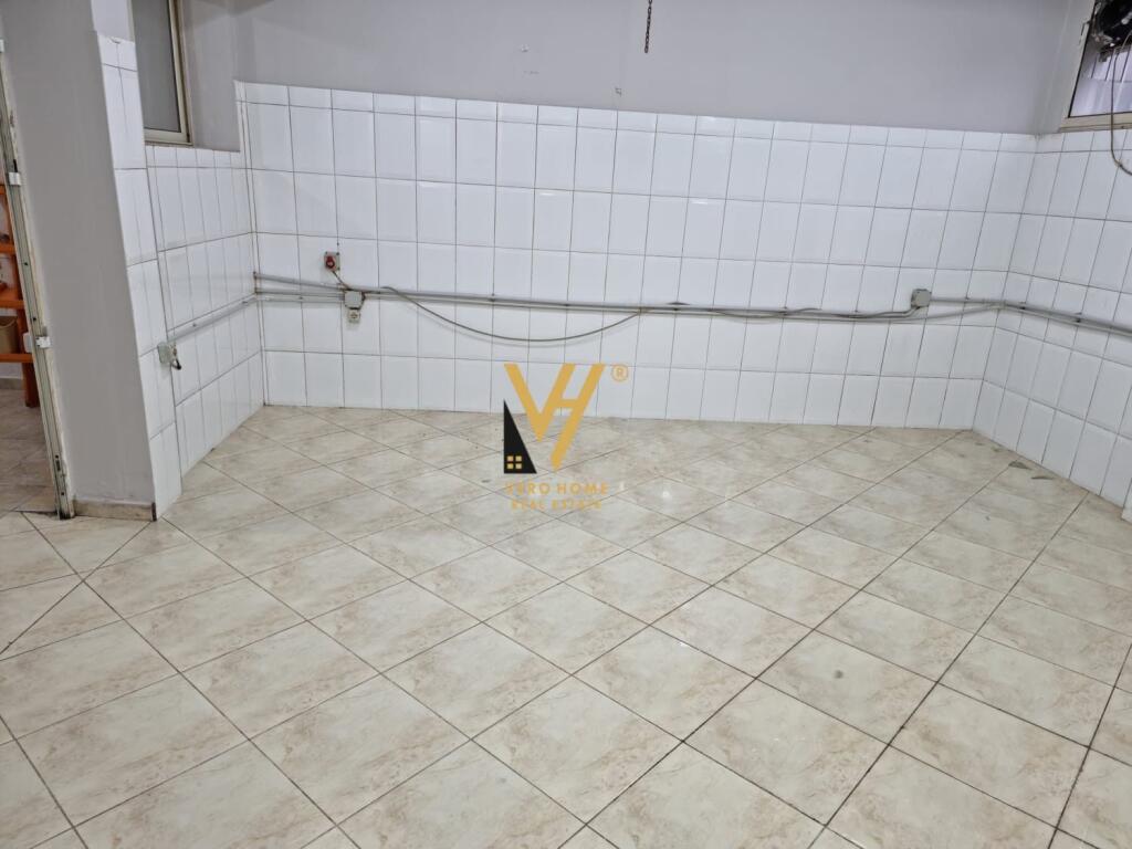 WAREHOUSE 300 M2 FOR RENT IN SELITE 1,000 EURO