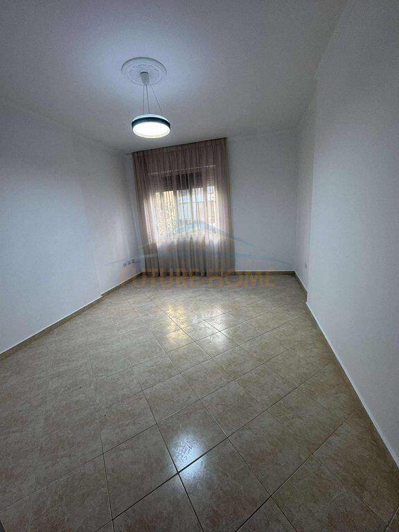 Shitet , Apartament 2+1+2 te “Lin” Yzberisht , Tirane