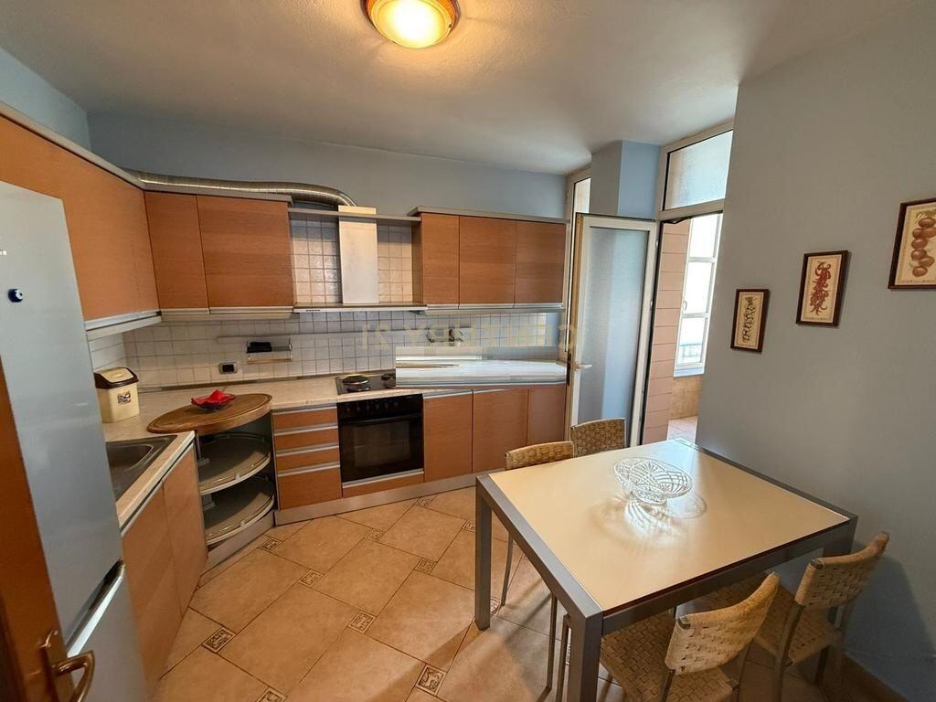 APARTAMENT 2+1+2 ME QERA  TE RRUGA E ELBASANIT